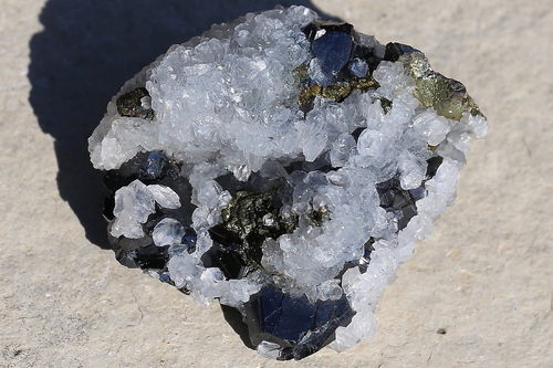 Calcit und Sphalerit (Marmatit) Stari Trg 05