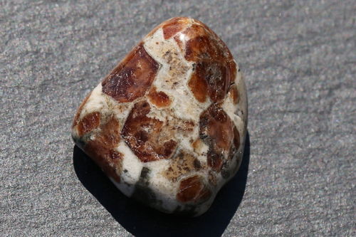Granat in Wollastonit Trommelstein P03-
