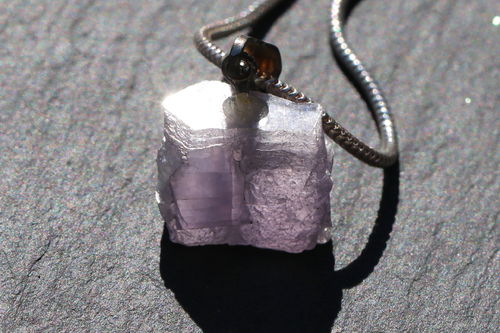 Lepidolith Kristall mit Silberöse 03