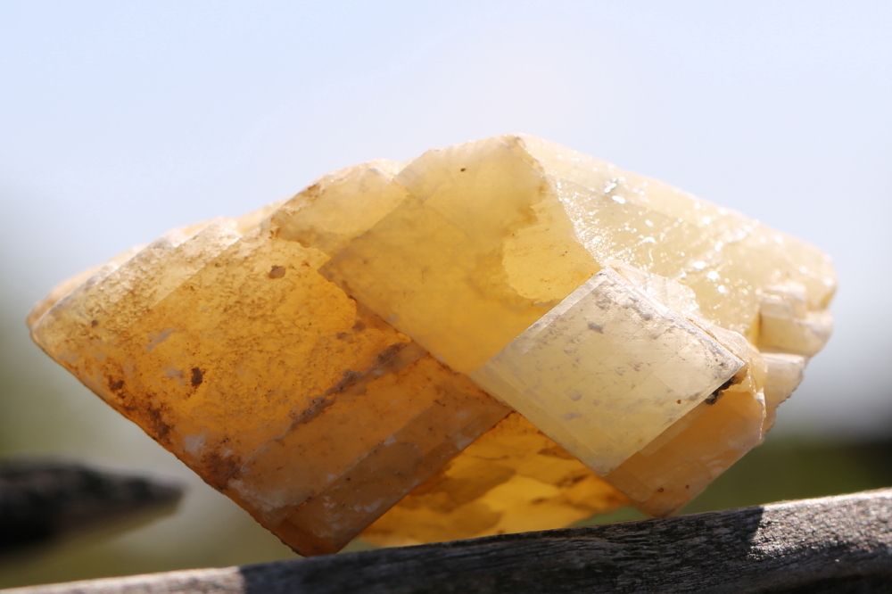 Gelber Calcit (Zitronencalcit) Kristall