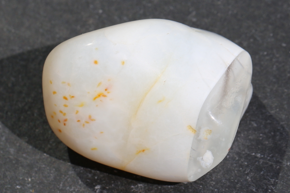 Milchopal (weißer Opal)